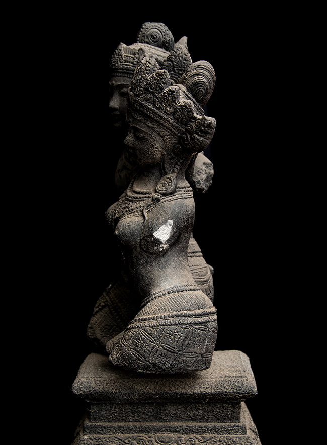【58cm】アンティーク調 シータとラーマ 石像 インドネシアスタイルのヒンドゥ神像 12 - 側面からの様子です。