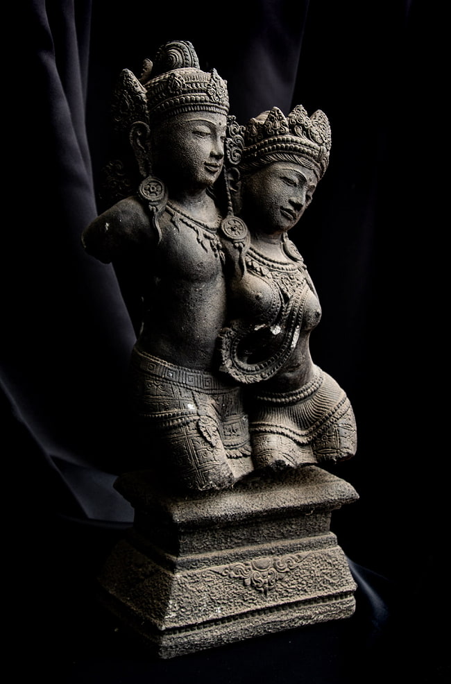【58cm】アンティーク調 シータとラーマ 石像 インドネシアスタイルのヒンドゥ神像 2 - しっかりとした作りで雰囲気があります