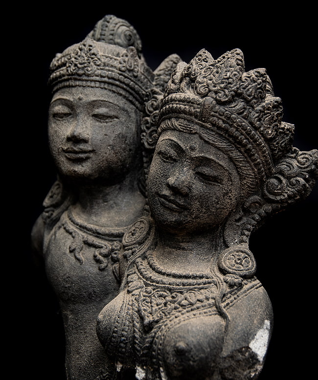 【58cm】アンティーク調 シータとラーマ 石像 インドネシアスタイルのヒンドゥ神像 3 - 二人の絆を感じさせる造形です。