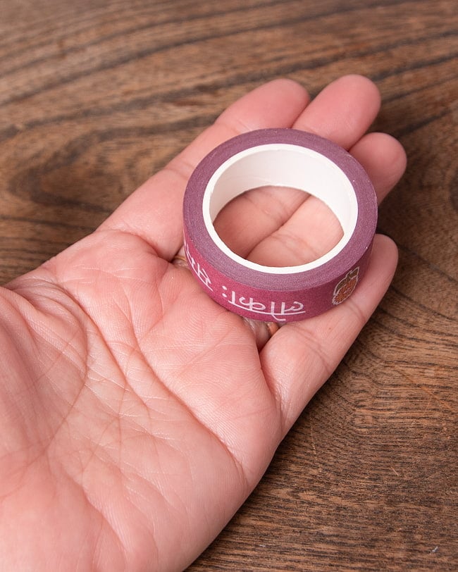 世界が平和でありますように-ティラキタオリジナル マスキングテープ 15mm x 10m 5 - サイズ比較のために、手に持ってみました