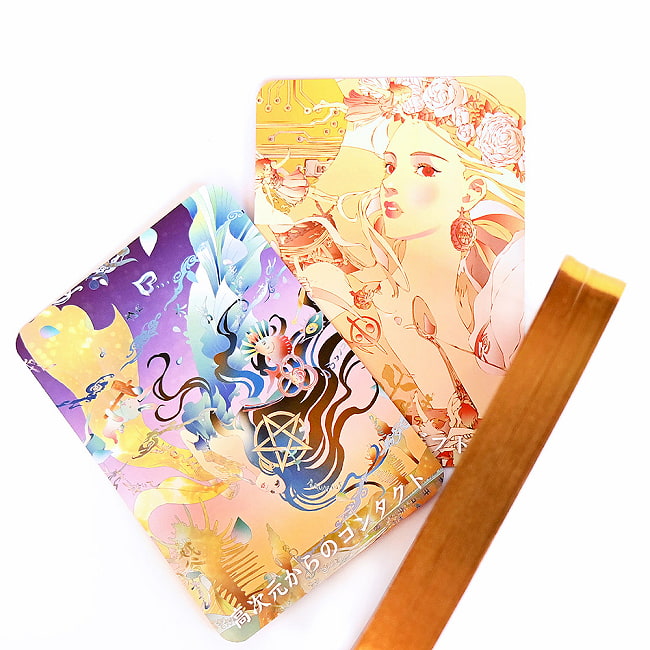 ソウルスパークカード - Soul Spark Cards 4 - カードの大きさはこのくらい。カードを持っている手は、手の付け根から中指の先までで約17cmです。