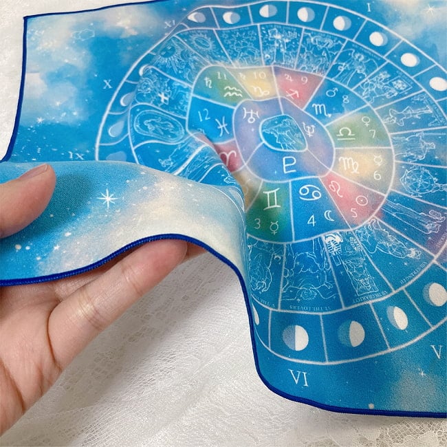 ファンシーリソマンシー 3点セット(シート、石、解説書）- Mysterious and cute stone fortune telling: Fancy Lithomancy 3-piece se 5 - 扱いやすい大きさです