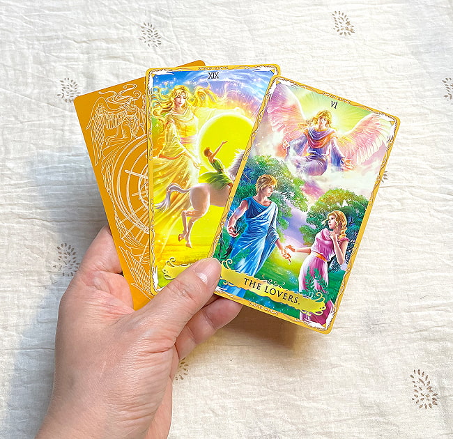 アルケミア・タロット - Alchemia Tarot 8 - 「恋人達」のカードの人物が2人、「太陽」のカードは子どもが一人なのでウェイト版。
