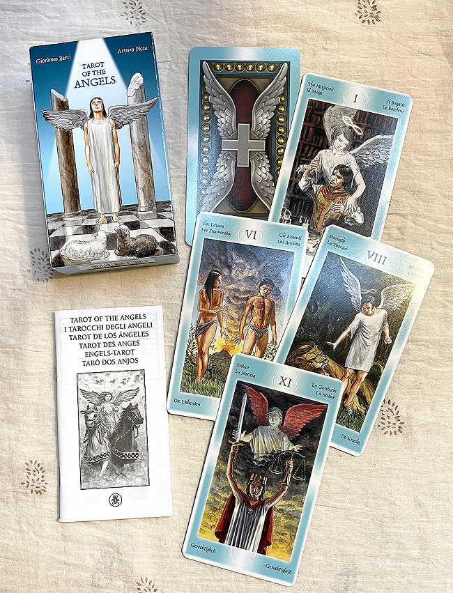天使のタロットカード - Angel tarot card 2 - 素敵なカード、英語版解説書付き。8番が力、11番が正義のかーどですのでウエイト版かな、