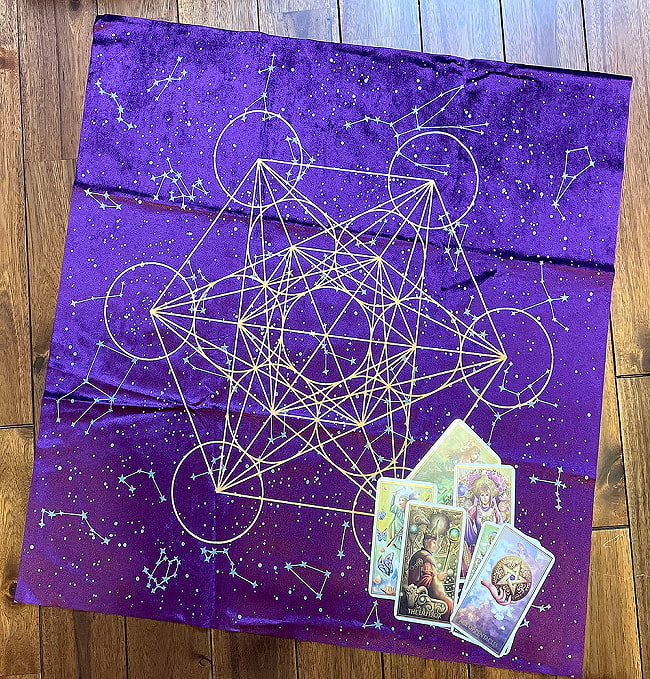 タロットテーブル クロス（メタトロン）- Tarot Table Cross (Metatron)の写真1枚目です。聖なる文様をモチーフに手触り素敵です。オラクルカード,占い,カード占い,タロット,ルノルマン,レノルマン,Lenorman,オラクル,ダウジング,ペンジュラム