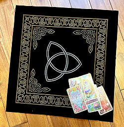 タロットテーブル クロス（リゾルトトライアングル）- Tarot Table Cross (resolved triangle)の商品写真