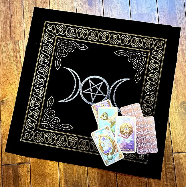 タロットテーブル クロス（ベイガンサークル）- Tarot Table Cross (Bagan Circle)の写真1枚目です。聖なる文様をモチーフに手触り素敵です。オラクルカード,占い,カード占い,タロット,ルノルマン,レノルマン,Lenorman,オラクル,ダウジング,ペンジュラム