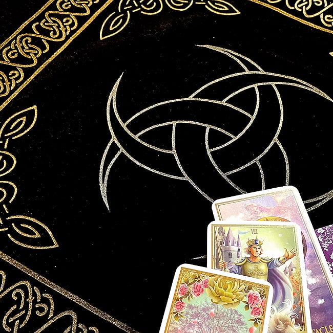 タロットテーブル クロス（トリケトラ）- Tarot Table Cross (Triquetra)  2 - タロットクロスとして