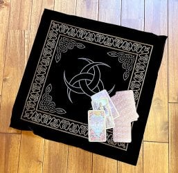 タロットテーブル クロス（トリケトラ）- Tarot Table Cross (Triquetra) (ID-SPI-536)