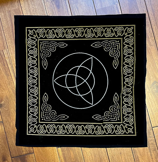 タロットテーブル クロス（ウィッカ）- Tarot Table Cross (Wicca) 3 - 額などに入れて壁に飾っても素敵です、いかがですか？