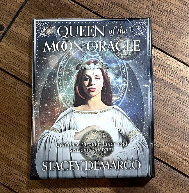 クイーンオブザムーンオラクル - Queen of the Moon Oracleの写真1枚目です。パッケージ写真ですオラクルカード,占い,カード占い,タロット