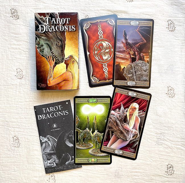 ドラゴン・タロット - Dragon tarot 3 - 8番が正義、11番が力のかーどですのでマルセイユ版かな、ドラゴン手懐けてます、、