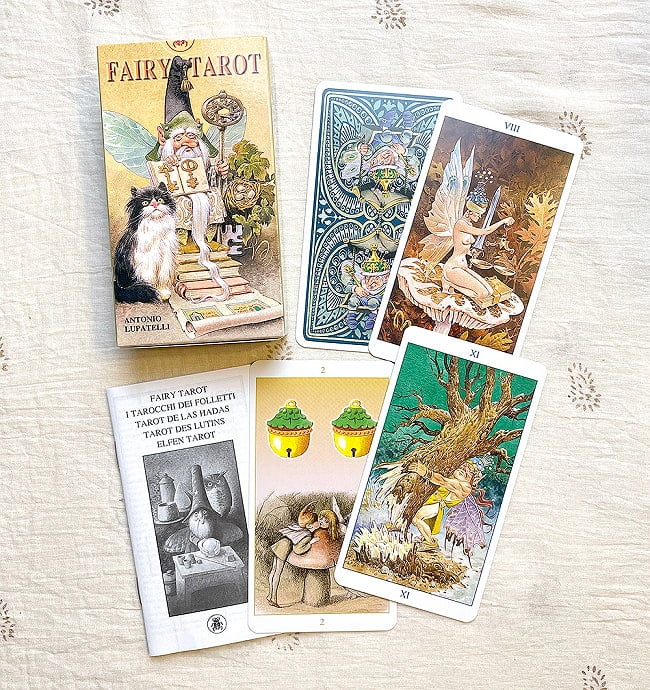 フェアリー・タロット（スカラベオ社） - Fairy Tarot (Scarabeo) 2 - 素敵なカード、解説書は英語版。8番が正義、11番が力のかーどですのでマルセイユ版かな、
