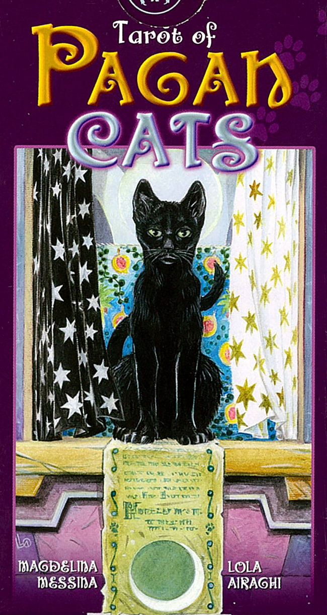 ペイガンキャッツ・タロット - Pegan Cats Tarotの写真1枚目です。ネコちゃんいっぱいのカードです。表紙は2番女教皇のカードです。オラクルカード,占い,カード占い,タロット