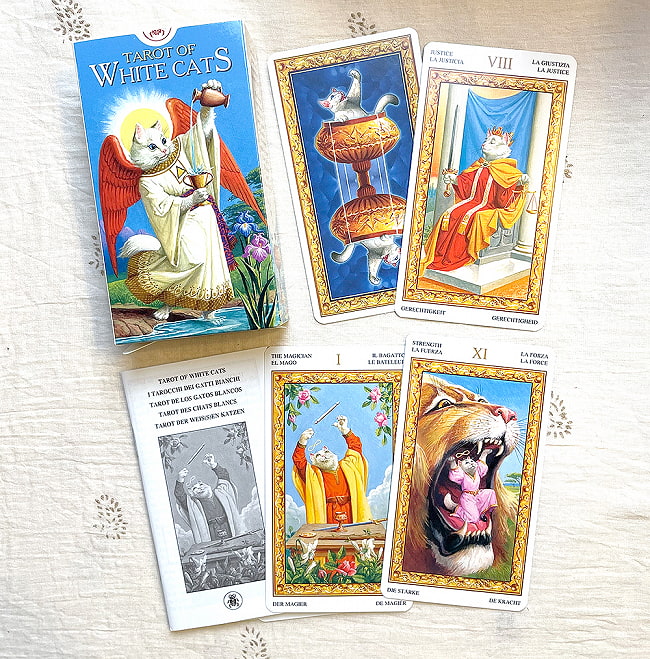 ホワイトキャッツ タロットカード - White Cats Tarot Card 2 - 素敵なカード、解説書はついていません。8番が正義、11番が力のかーどですのでマルセイユ版かな、
