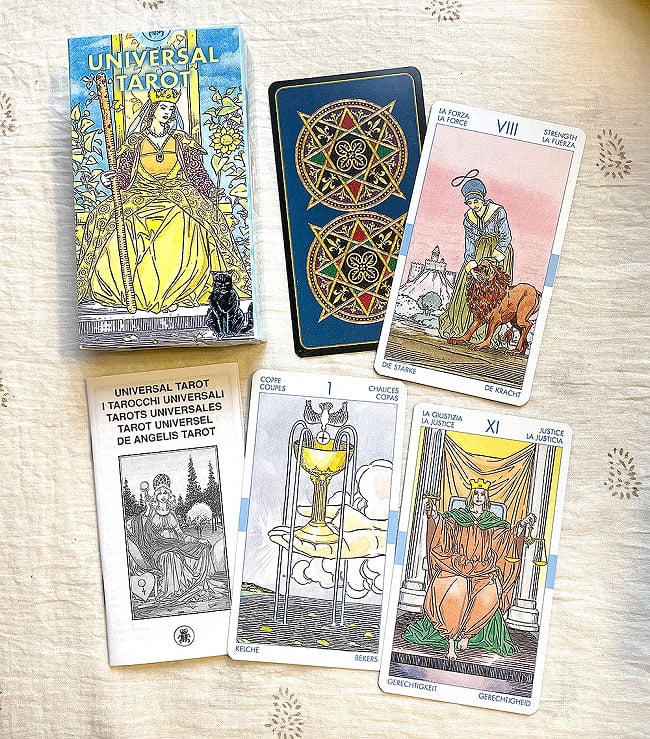 ユニバーサルタロット - Universal tarot 2 - 8番が力、11番が正義のかーどですのでウエイト版かな、