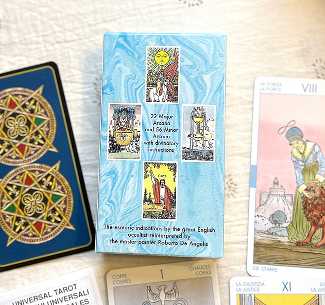 ユニバーサルタロット - Universal tarot 3 - 裏面です。カードの模様綺麗です。