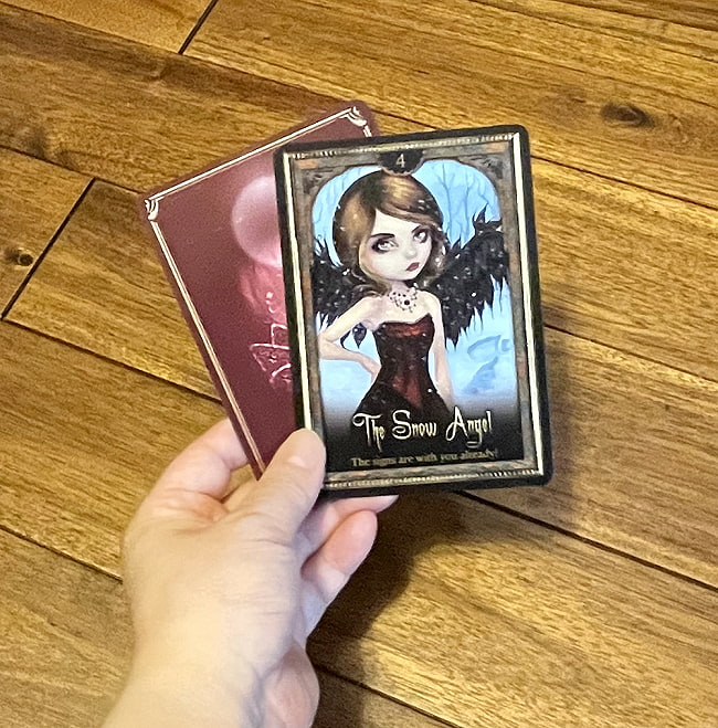 シャドウ＆ライトオラクルカード〈レッド・エディション〉- Shadow & Light Oracle Card 【Red Edition】 4 - カードの大きさはこのくらいです