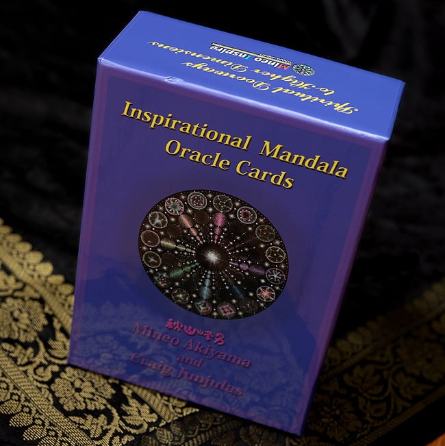 マンダラ オラクルカード - Inspirational Mandala Oracle Cards 2 - 斜めから撮影しました