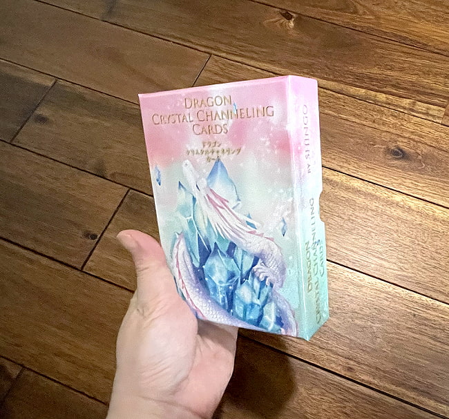 ドラゴンクリスタルチャネリングカード - Dragon Crystal Channeling Card 5 - 大きさの比較のためにパッケージを手にとってみました