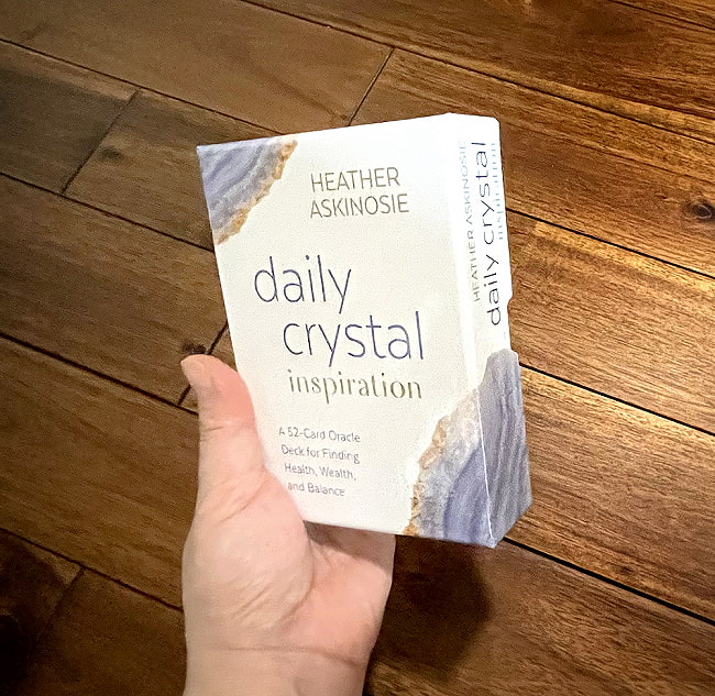 デイリークリスタルインスピレーション - Daily Crystal Inspiration 5 - 大きさの比較のためにパッケージを手にとってみました