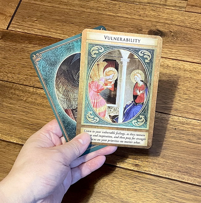 大天使ガブリエルオラクルカード - Archangel Gabriel Oracle Card 4 - カードの大きさはこのくらいです