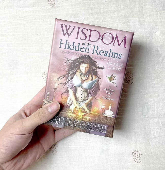 ウィズダムオブザヒドゥンレルムズオラクルカード - Wisdom of the Hidden Realms Oracle Cards 6 - 箱の大きさはこのくらい。