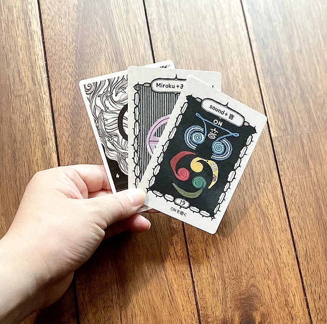 宇宙のいとなみカード・宇宙巫女が紡ぐ37枚の御札 - Space Itonami Card-37 bills spun by the space shrine maiden 4 - カードの大きさはこのくらいです