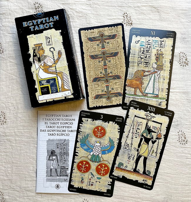 エジプシャンタロットカード - egyptian tarot 2 - 素敵なカード解説書は英語版です。8番が正義、11番が、、、あれ？11番撮ったつもりが13番死神のカードでしたｗ一応、マルセイユ版ですが、死神はアヌビスですか？