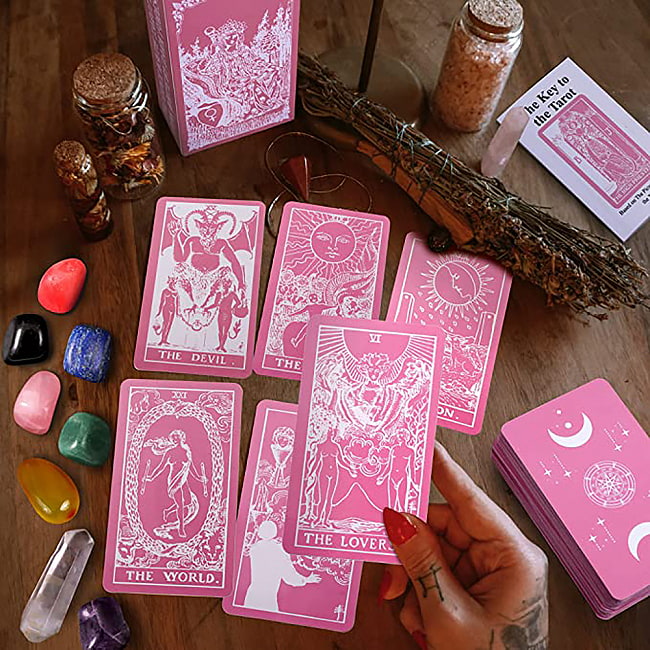 ホワイトピンクのダークフォレストタロットビギナーセット - White Pink Dark Forest Tarot Beginner Set 3 - クリスタルとタロットで最大のパワーを、、「太陽」のカードにこどもが1人なのでウェイト版です。
