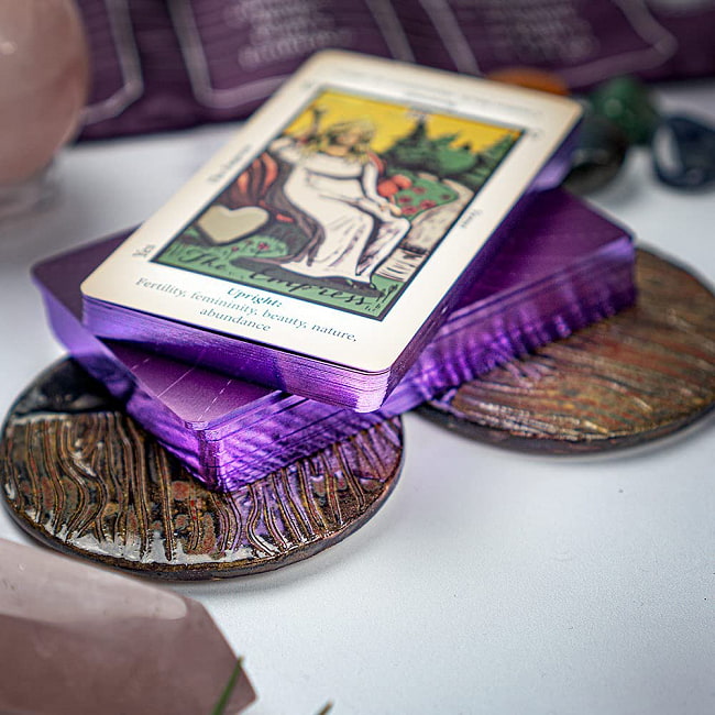 タロットカード袋入り - bag of tarot cards 4 - カードの側面は、パープルエッジ。統一カラーで美しいです。