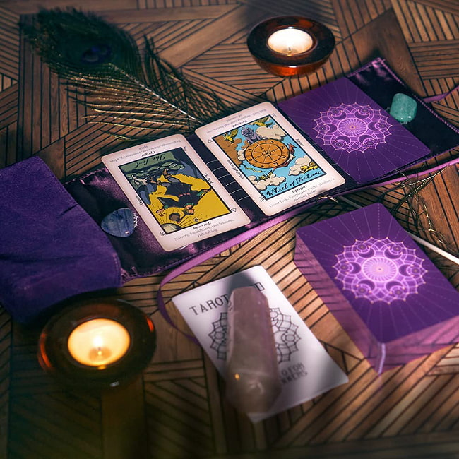 タロットカード袋入り - bag of tarot cardsの写真
