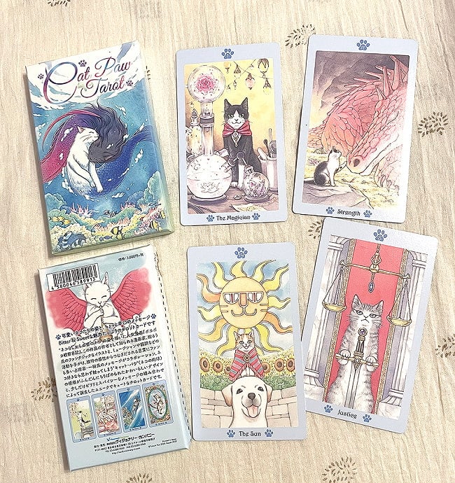 キャット・パウ・タロット〈新装版〉- Cat PawCat Paw Tarot  6 - 開けて見ました。素敵なカードと日本語版解説書。8番が正義、11番が力のかーどですのでマルセイユ版かな、