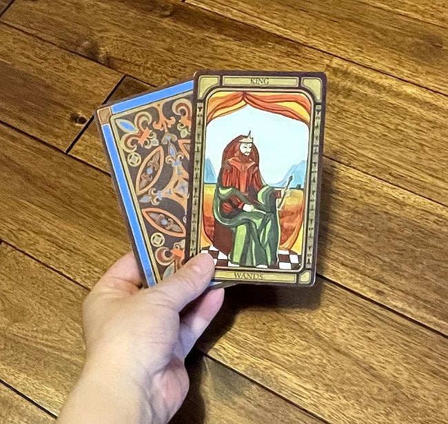 ゴールデンタロット新装版 - Golden tarot New Edition 4 - カードの大きさはこのくらいです