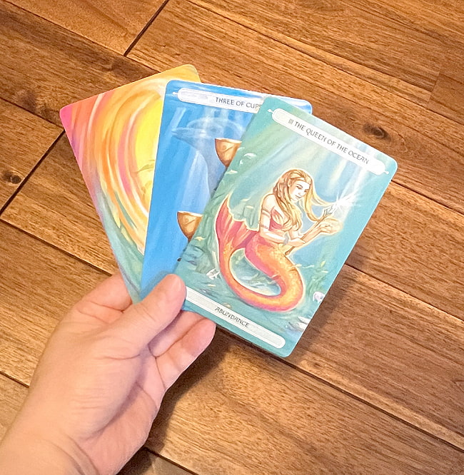 オーシャンタロット 新装版 - Ocean tarot New Edition 4 - カードの大きさはこのくらいです