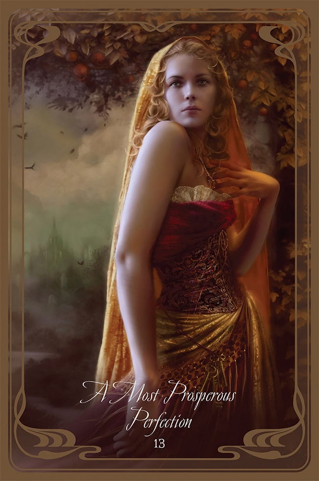 クイーン・マブ・オラクル - The Queen Mab Oracle: Divine Feminine Wisdom from the Queen of the Fae 2 - カードの大きさはこのくらいです