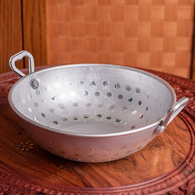 軽量リーズナブルなアルミニウム カダイ インドの食器&鍋 【直径約18cm】の写真