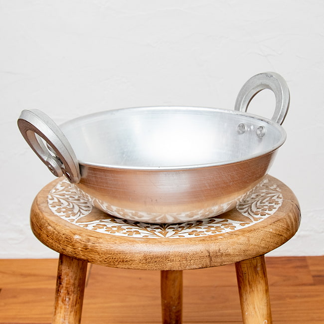 インド鍋 アルミニウム カダイ だいぶ薄手タイプ【直径：約25.2cm】の写真1枚目です。丸っこい形状が可愛らしいインドの鍋です。カダイ,テンパリング,カラヒ,タルカ