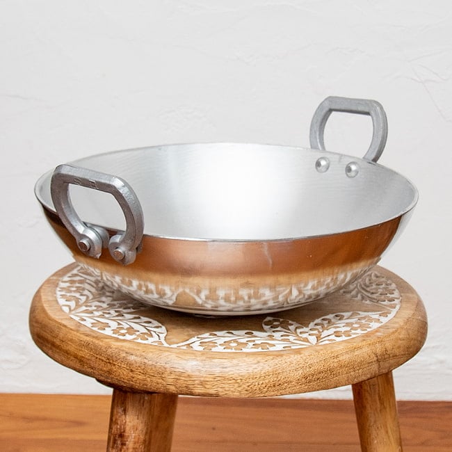 インド鍋 アルミニウム カダイ【直径：約28.5cm】の写真1枚目です。丸っこい形状が可愛らしいインドの鍋です。カダイ,テンパリング,カラヒ,タルカ