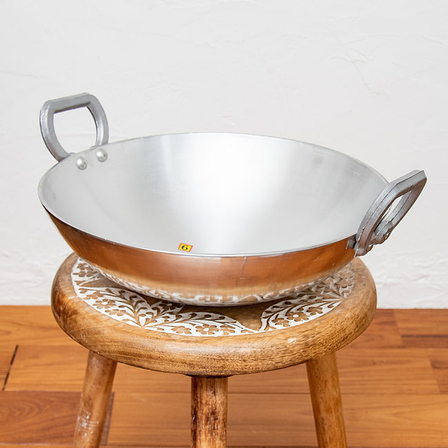 インド鍋 アルミニウム カダイ【直径：約29cm】の写真1枚目です。丸っこい形状が可愛らしいインドの鍋です。カダイ,テンパリング,カラヒ,タルカ