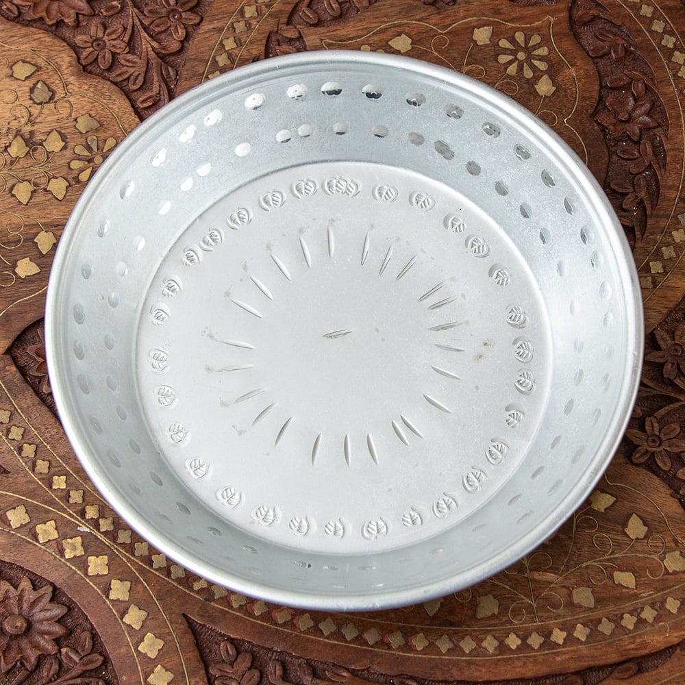 インドの透かし彫り軽量アルミ ミニターリー 外径：約19.5cm / アルミボウル 食器 カトラリー お盆 カップ グラス チャイ ラッシー マグ