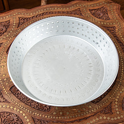 インドの透かし彫り軽量アルミ　特大皿　水盆にも使える - 外径：約32cm - サブ3