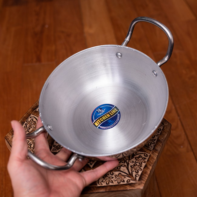 インド鍋 アルミニウム 調理用カダイ【直径：約20.5cm】 8 - このくらいのサイズ感になります