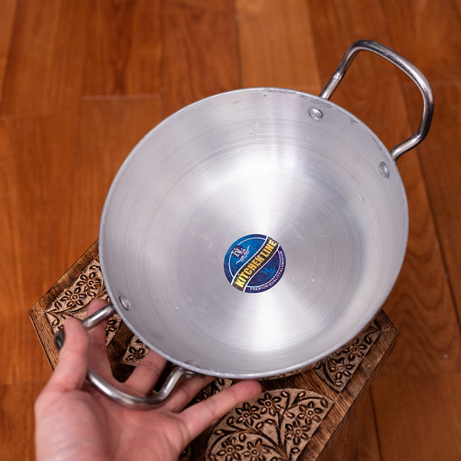 インド鍋 アルミニウム 調理用カダイ【直径：約23cm】 8 - このくらいのサイズ感になります