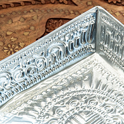 バリのアルミスクエアトレイ 手打ち細工が美しい - 24.5cm x 24.5cm - サブ2