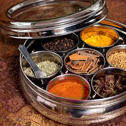中身が見える！シースルー蓋の円形スパイスボックス　7種類のスパイスを入れられる[直径約21cm] - サブ2