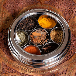 中身が見える！シースルー蓋の円形スパイスボックス　7種類のスパイスを入れられる[直径約21cm] - サブ4