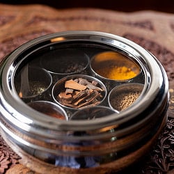 中身が見える！シースルー蓋の円形スパイスボックス　7種類のスパイスを入れられる[直径約21cm] - サブ5