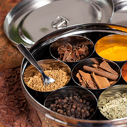 便利な中ぶた付き 円形スパイスボックス　7種類のスパイスを入れられる！[直径約18.5cm] - サブ2