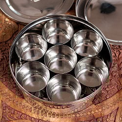 便利な中ぶた付き 円形スパイスボックス　7種類のスパイスを入れられる！[直径約18.5cm] - サブ3